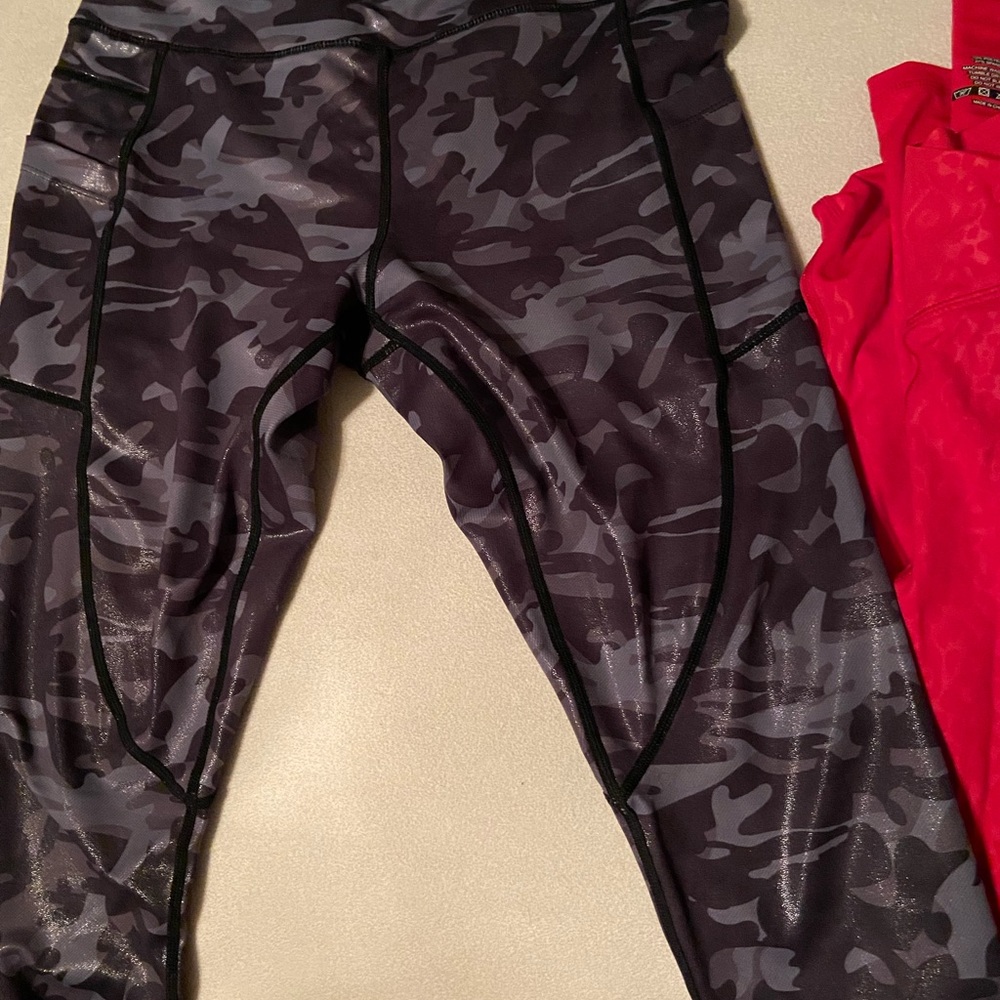 Black camo metallic light n tight 20”